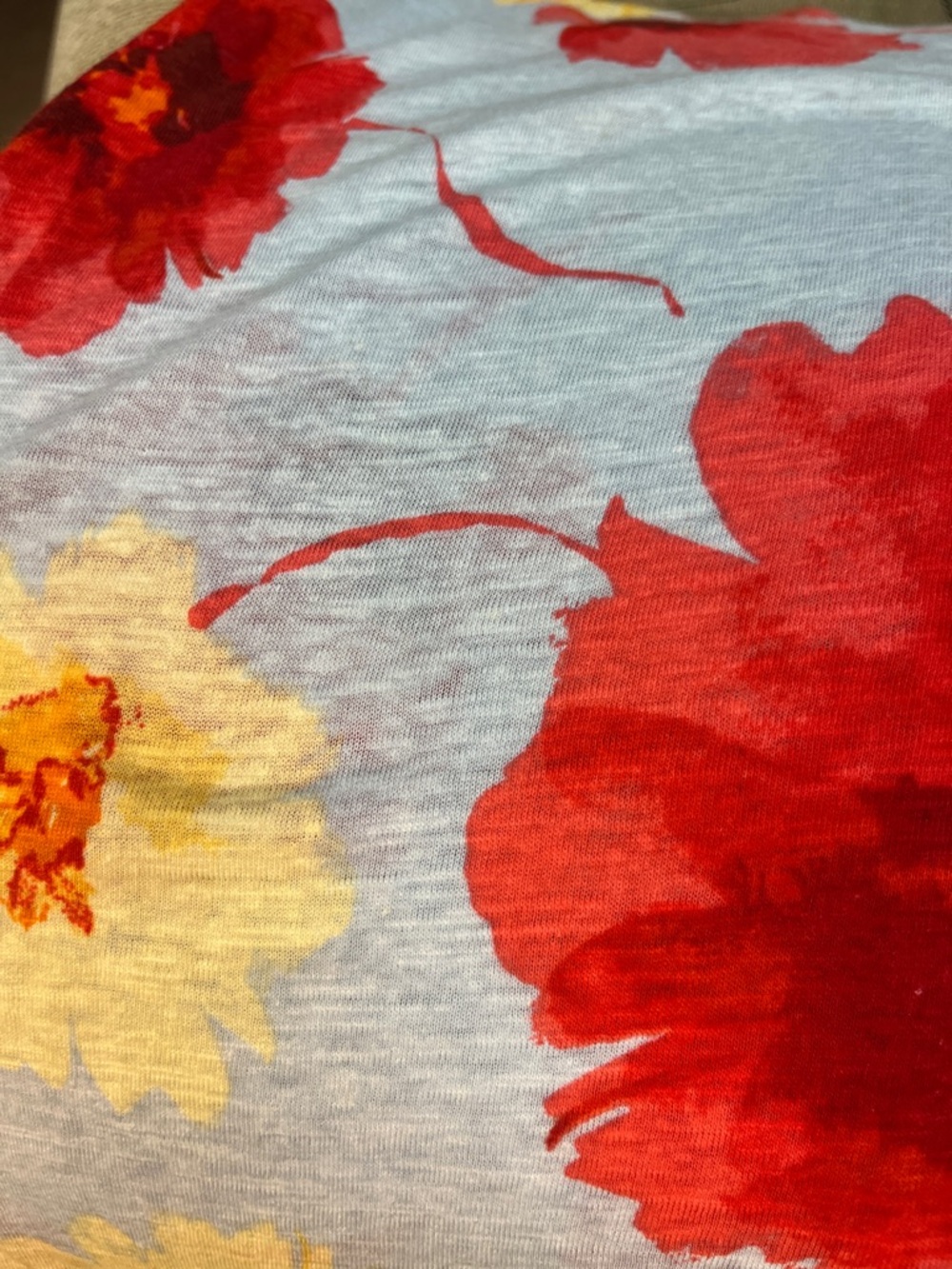 Joie Floral Button-Down Top in Red & Yellow on Light Gray. Nice Linen blend - Picture 4 of 6